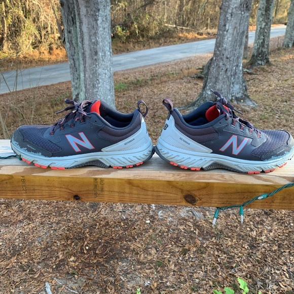 New Balance 510 v5 Athletic Shoes in Two Tone Grey w/Red Men's 10.5 - Picture 3 of 8